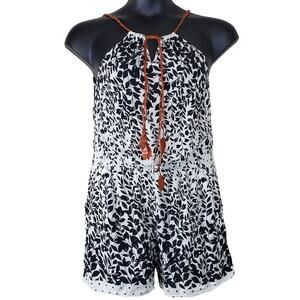 UNIVERSAL FASHION Black and White Floral Print Romper | Size Small
